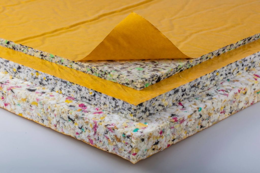 fogli di materiale fonoisolante per insonorizzare una stanza