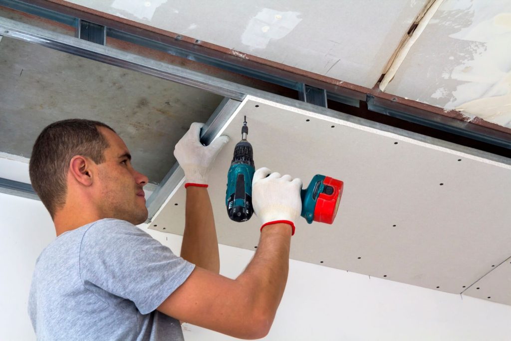 Montaggio controsoffitto in cartongesso